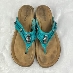 Minnetonka Turquoise Leather Concho Thong Sandals Size 9 Slip-On Comfort Casual